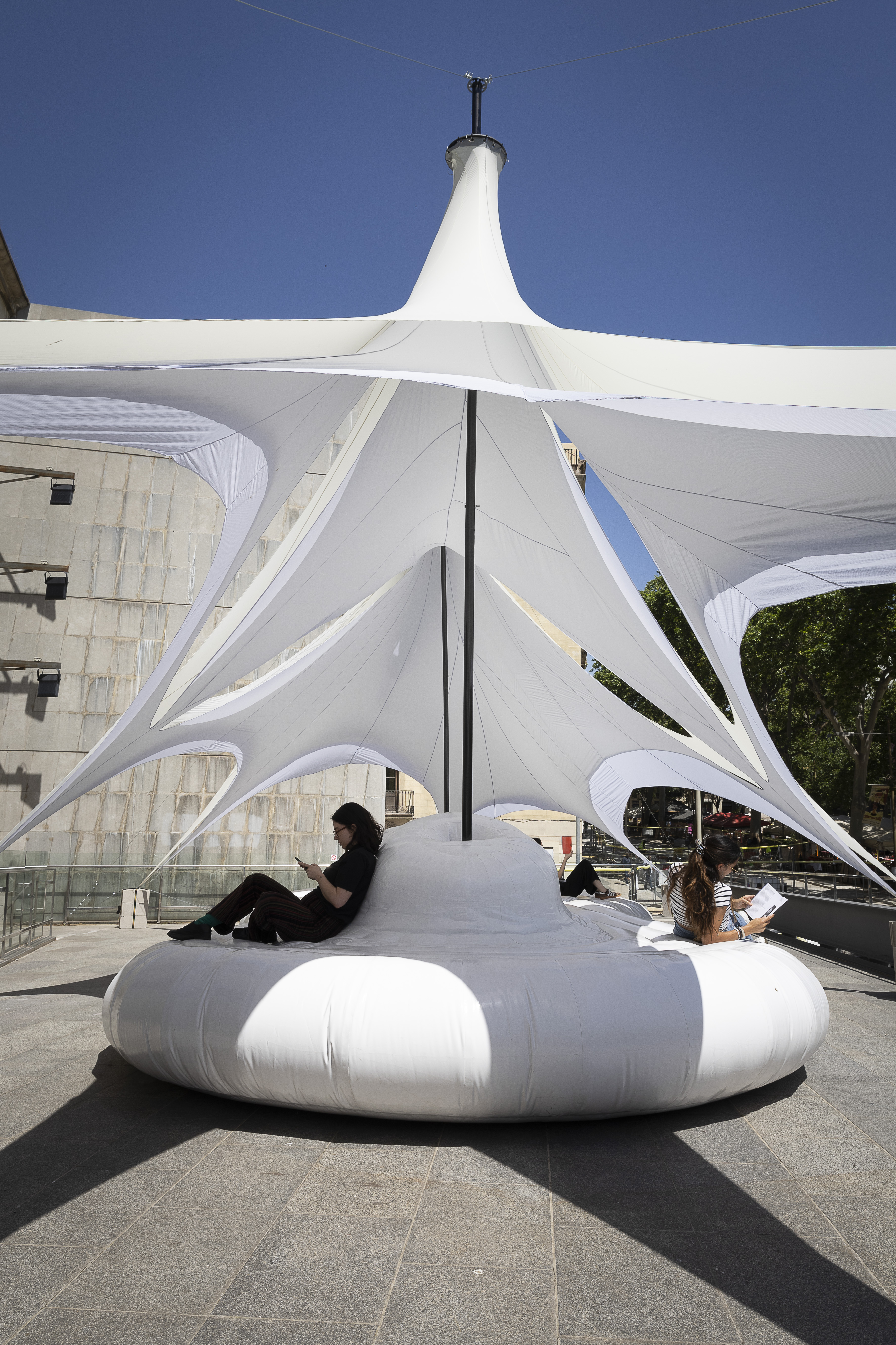 Refugi climàtic a l'Arts Santa Mònica