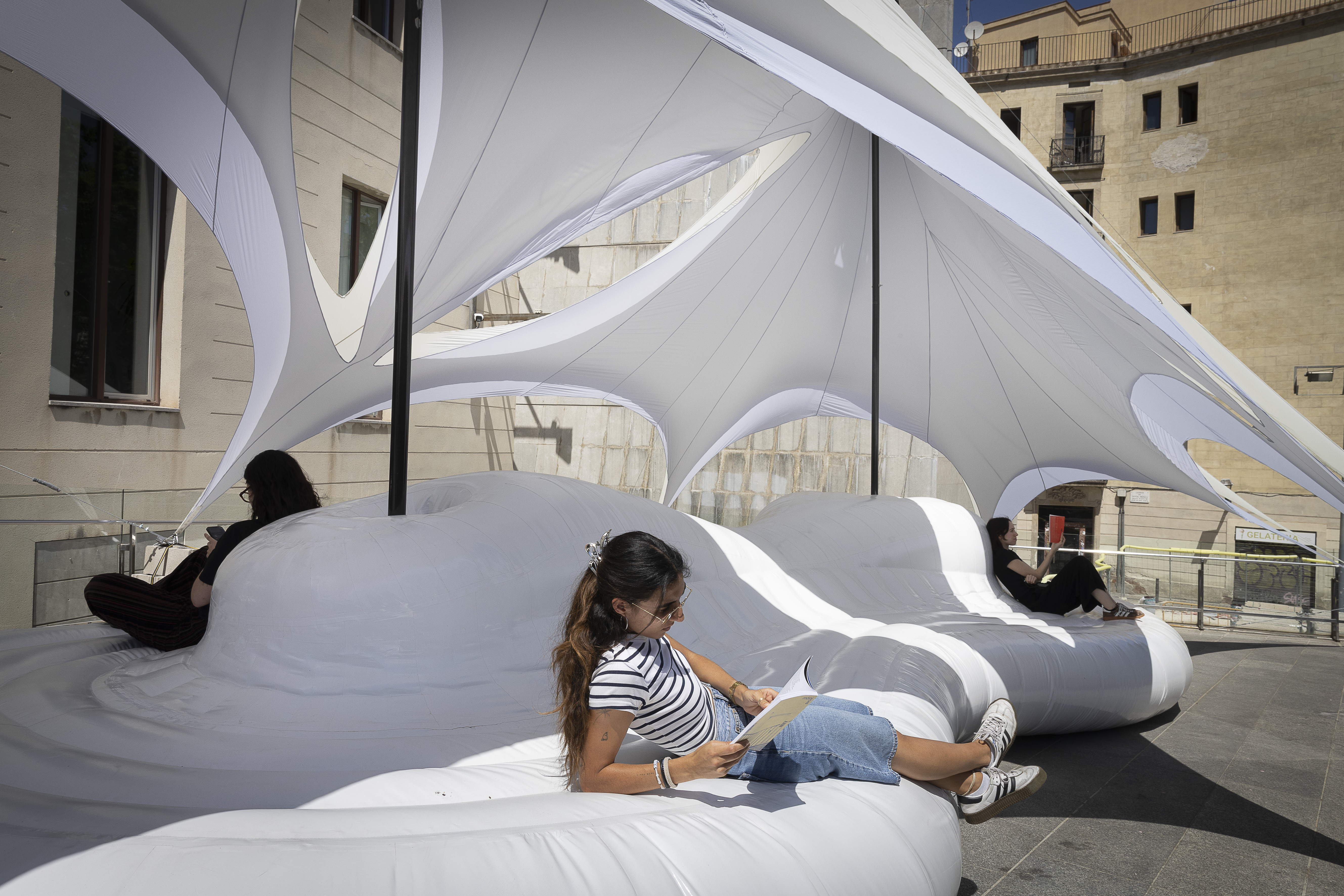 Refugi climàtic a l'Arts Santa Mònica