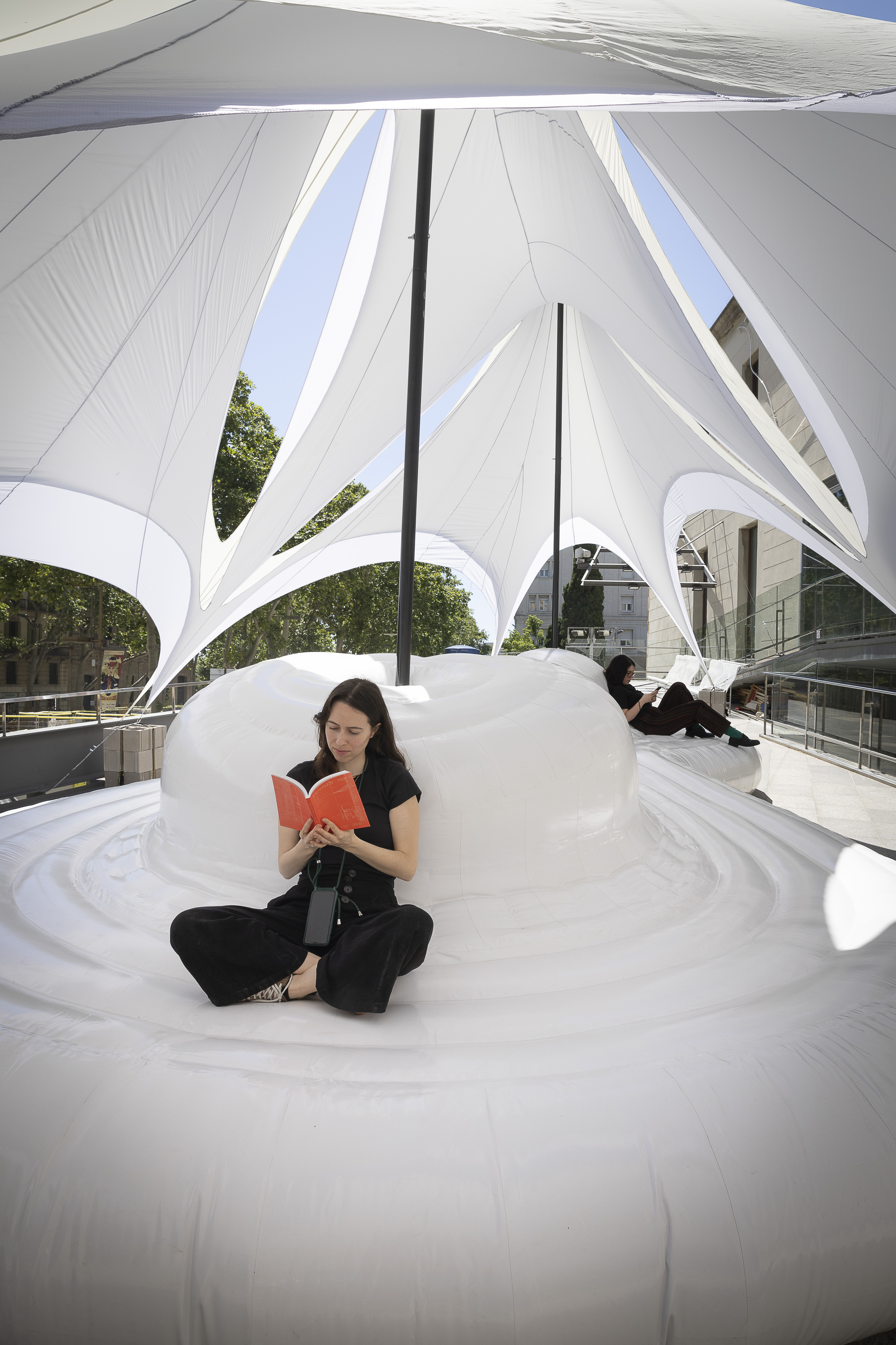 Refugi climàtic a l'Arts Santa Mònica